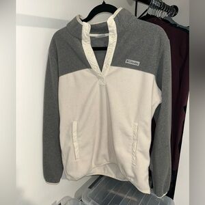 Columbia Women’s Gray and White Fleece Pullover